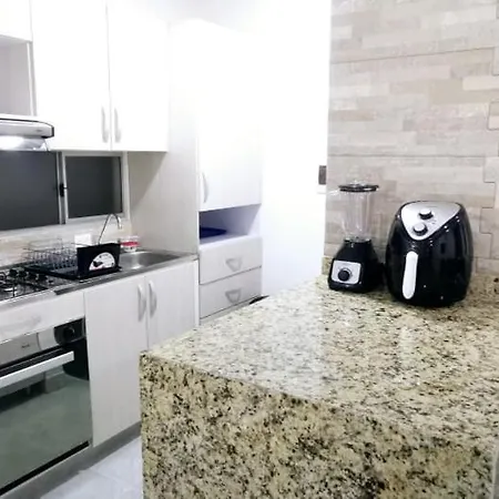 Hermoso Apartamento En Vac Con Piscina Y Balcon Parque Heredia Flamenco * Cartagena
